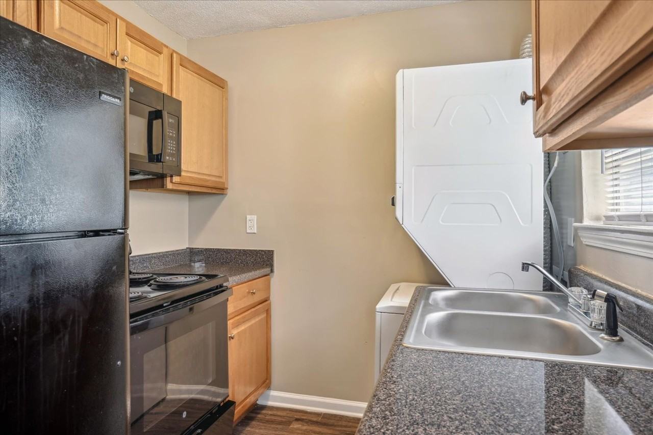 TOWNHOMES w/ W/D INCLUDED! Gated 2 Bed / 1.5 Bath Townhomes near Shelby Dr! - Photo 5 of 19