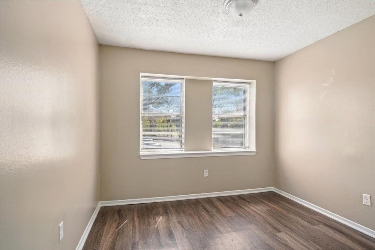 TOWNHOMES w/ W/D INCLUDED! Gated 2 Bed / 1.5 Bath Townhomes near Shelby Dr! - Photo 6 of 19