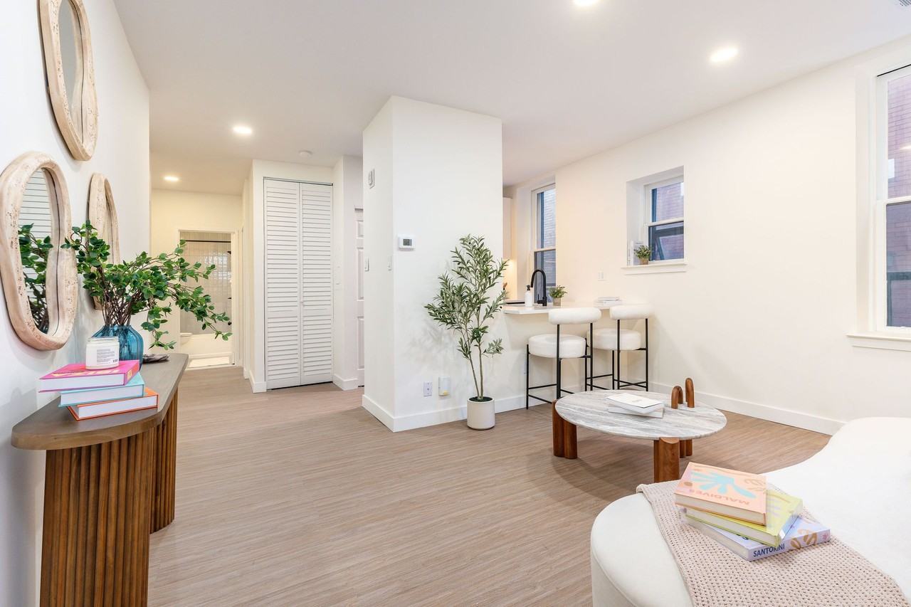 Carriage House - Photo 5 of 50