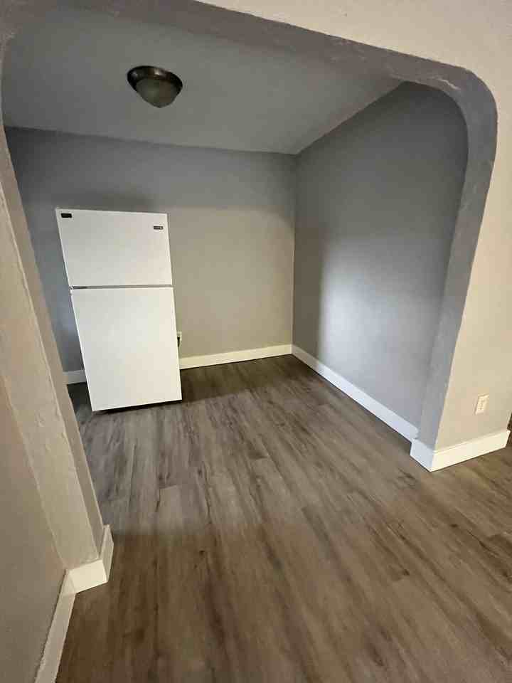 1906 Elsmere Ave #9 - Photo 5 of 7