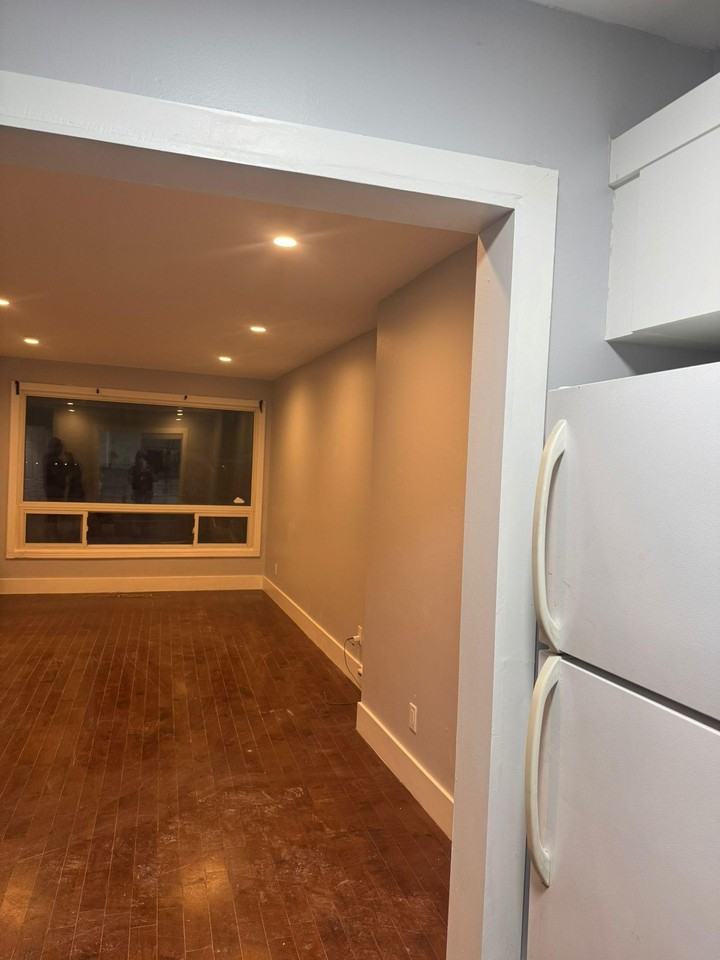 92 Corby Cres - Photo 3 of 10