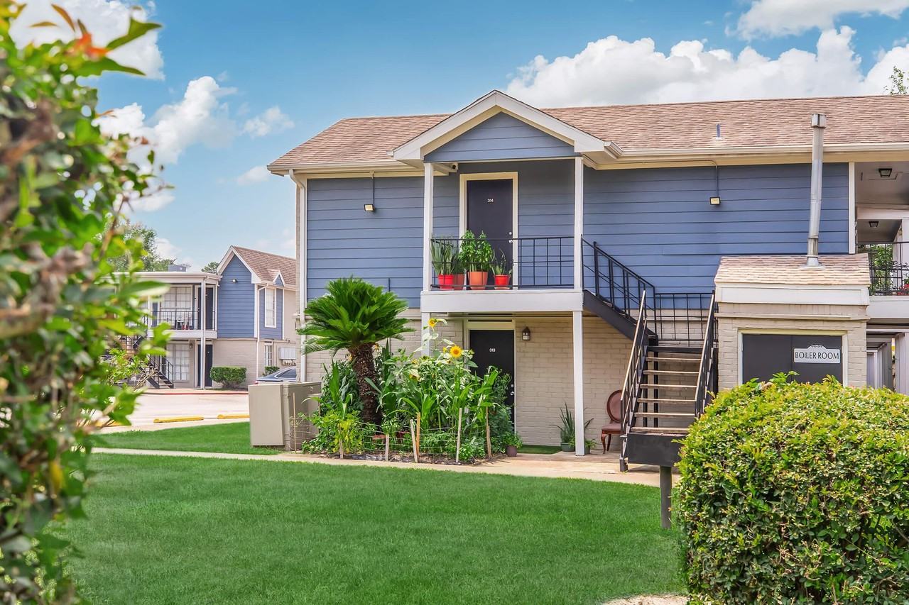 Gessner Park - Photo 2 of 19