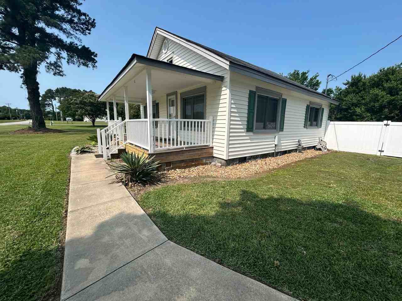 306 Maple Rd - Photo 2 of 17