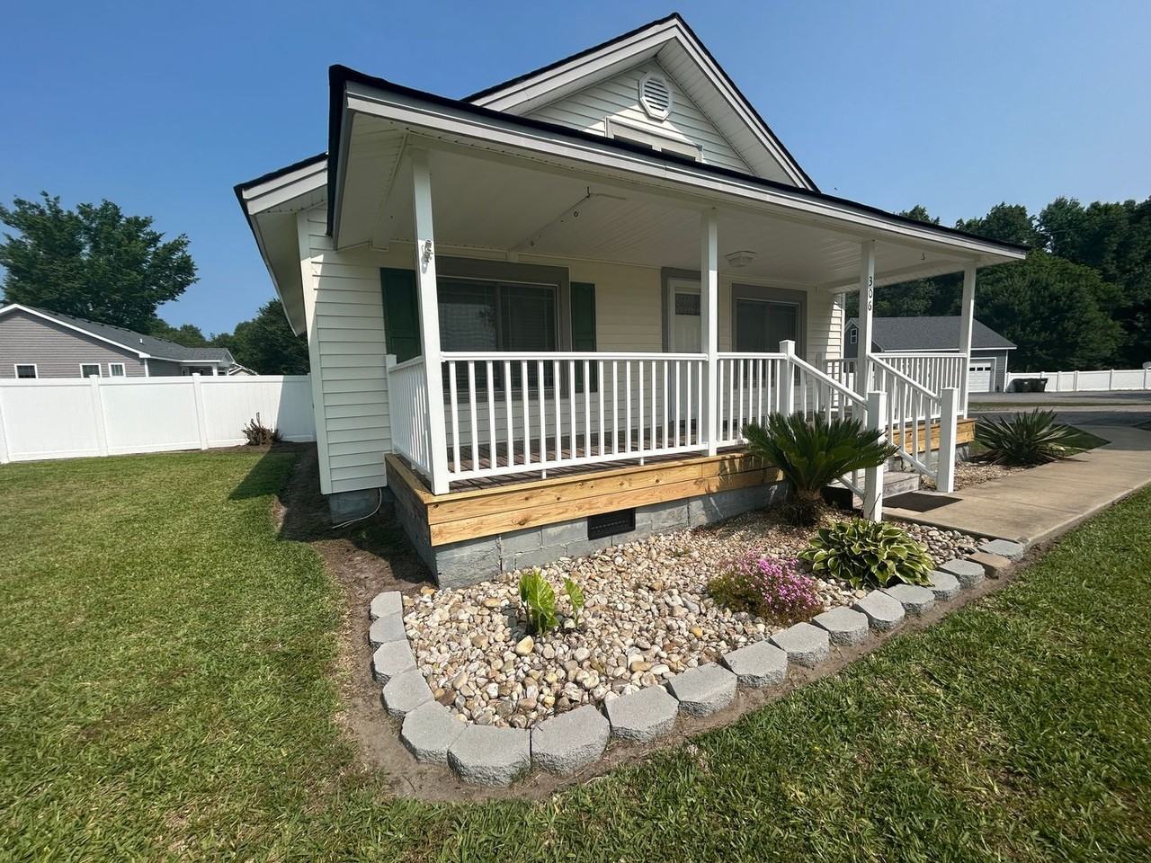 306 Maple Rd - Photo 3 of 17