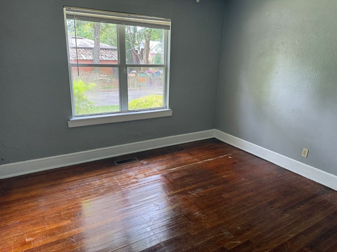 1132 Cherry Laurel St - Photo 3 of 11