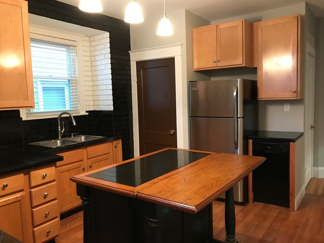 5811 Southwest Ave - Photo 5 of 13
