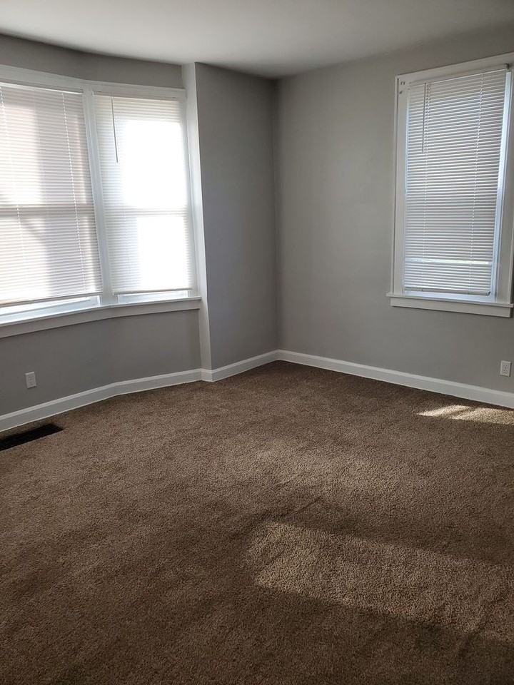 618 Young Ave Ne - Photo 2 of 14