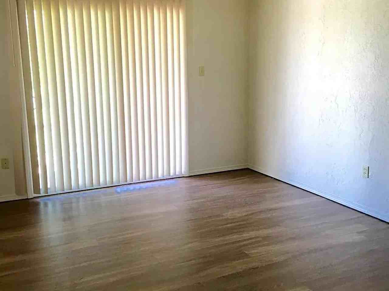 4638 Se Brighton Dr - Photo 2 of 9