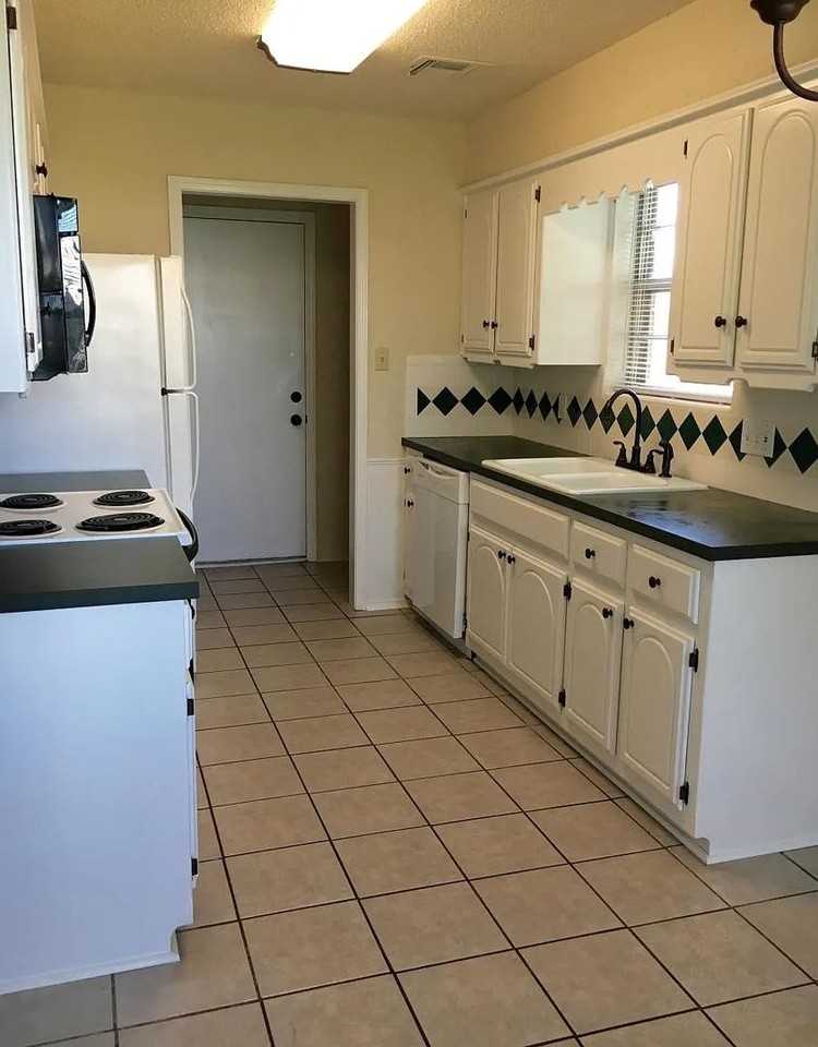 4638 Se Brighton Dr - Photo 3 of 9