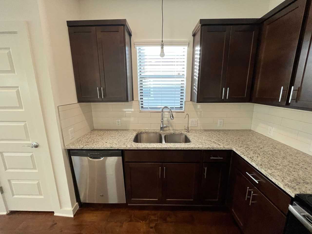 1146 N Olive St - Photo 3 of 27