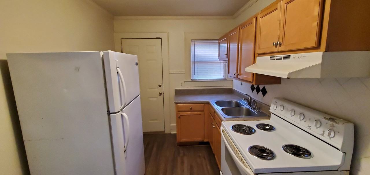 2313 Spring Garden St - Photo 2 of 13