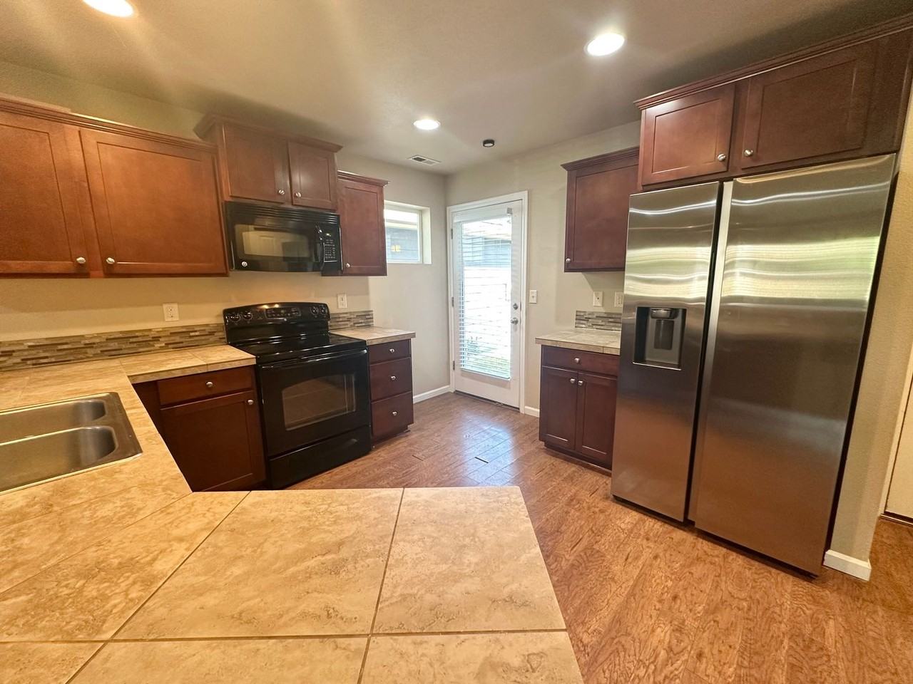 3968 Se Lone Oak St - Photo 3 of 33