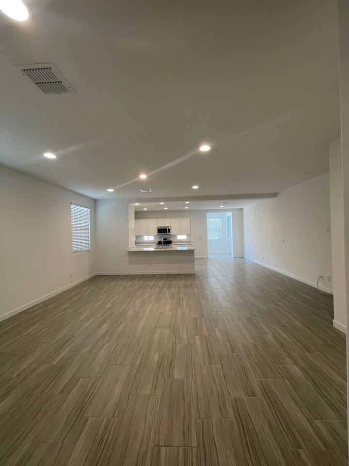 9343 W Glenrosa Ave - Photo 5 of 11