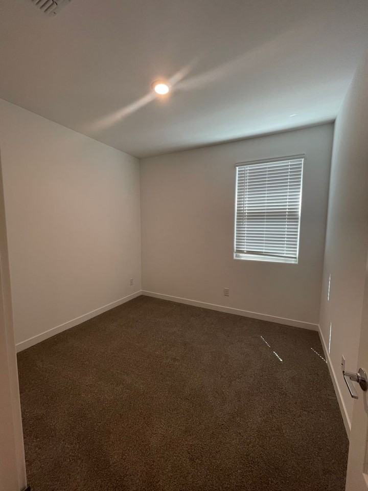 9343 W Glenrosa Ave - Photo 6 of 11