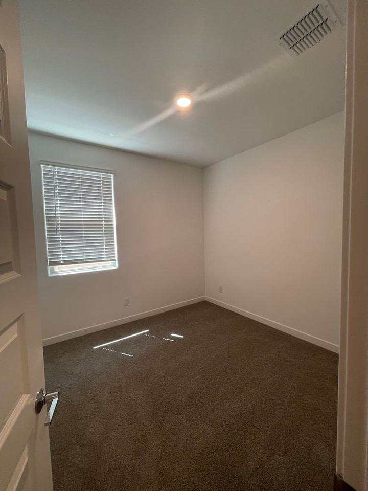 9343 W Glenrosa Ave - Photo 7 of 11