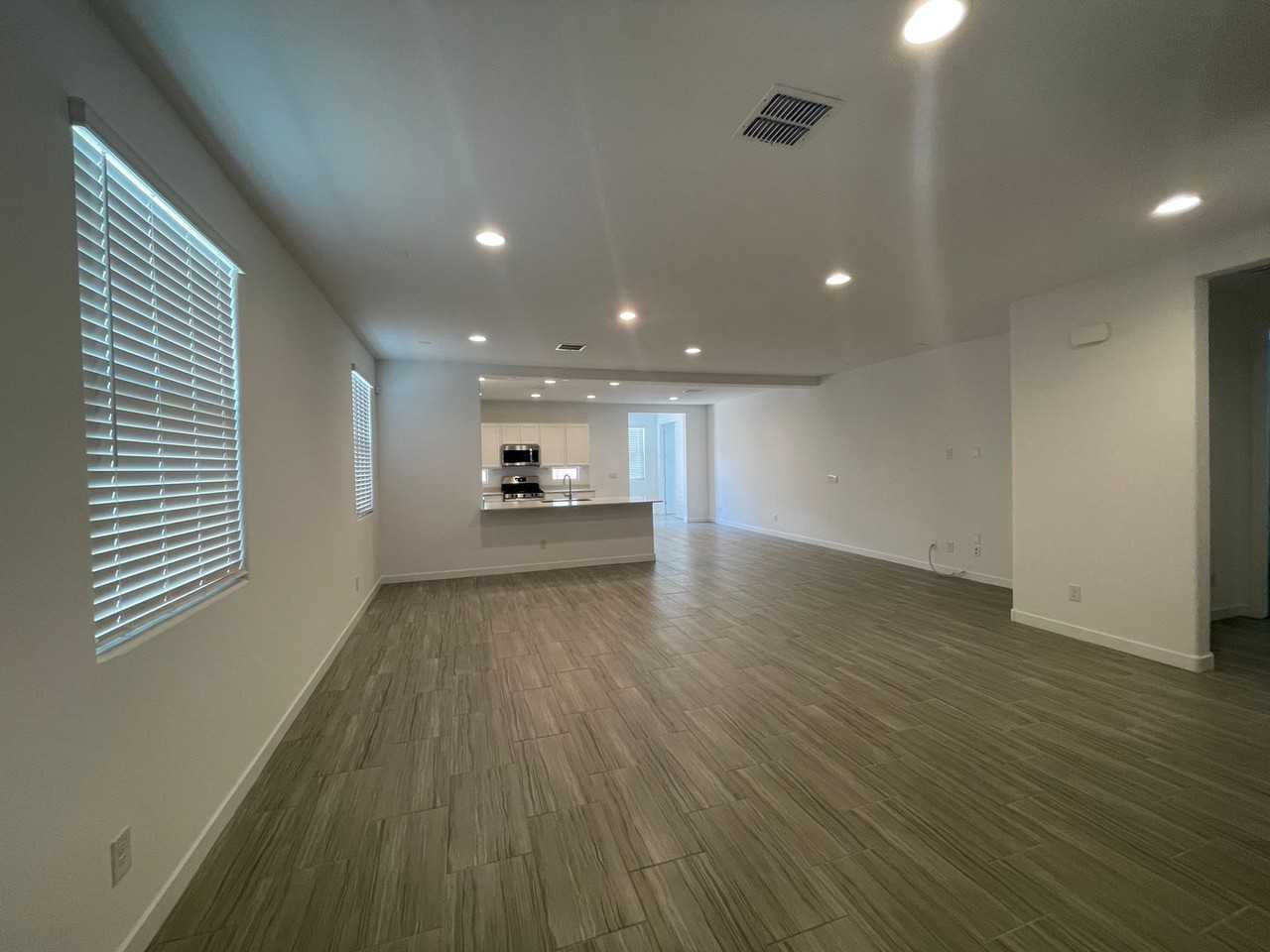 9343 W Glenrosa Ave - Photo 3 of 11