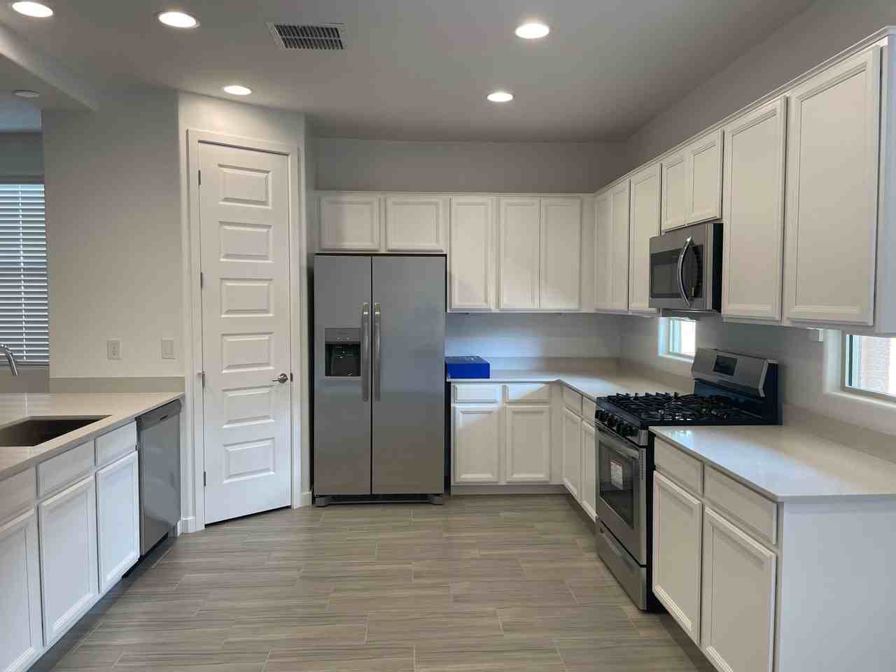 9343 W Glenrosa Ave - Photo 2 of 11