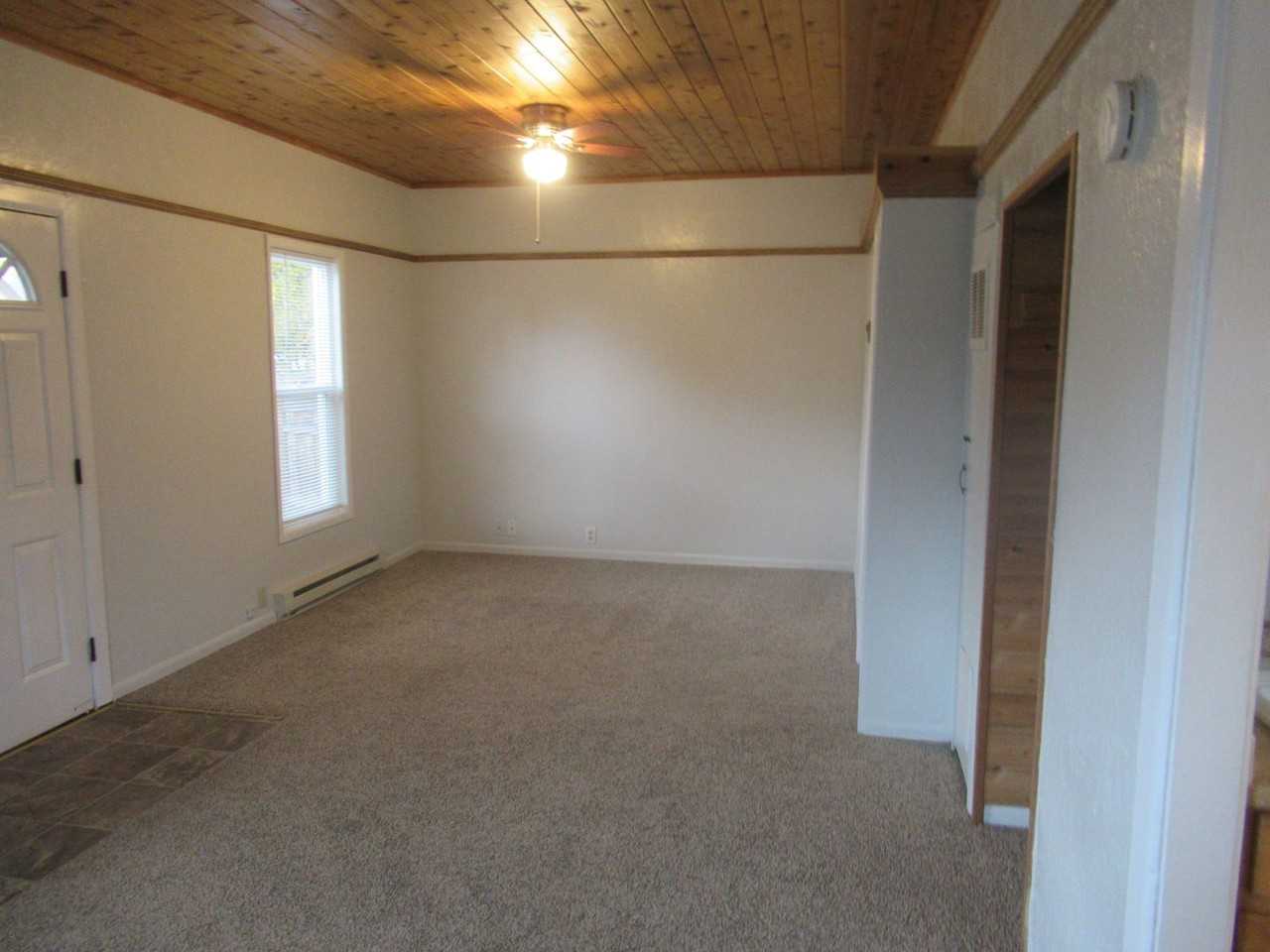 914 Pine St - Photo 2 of 10