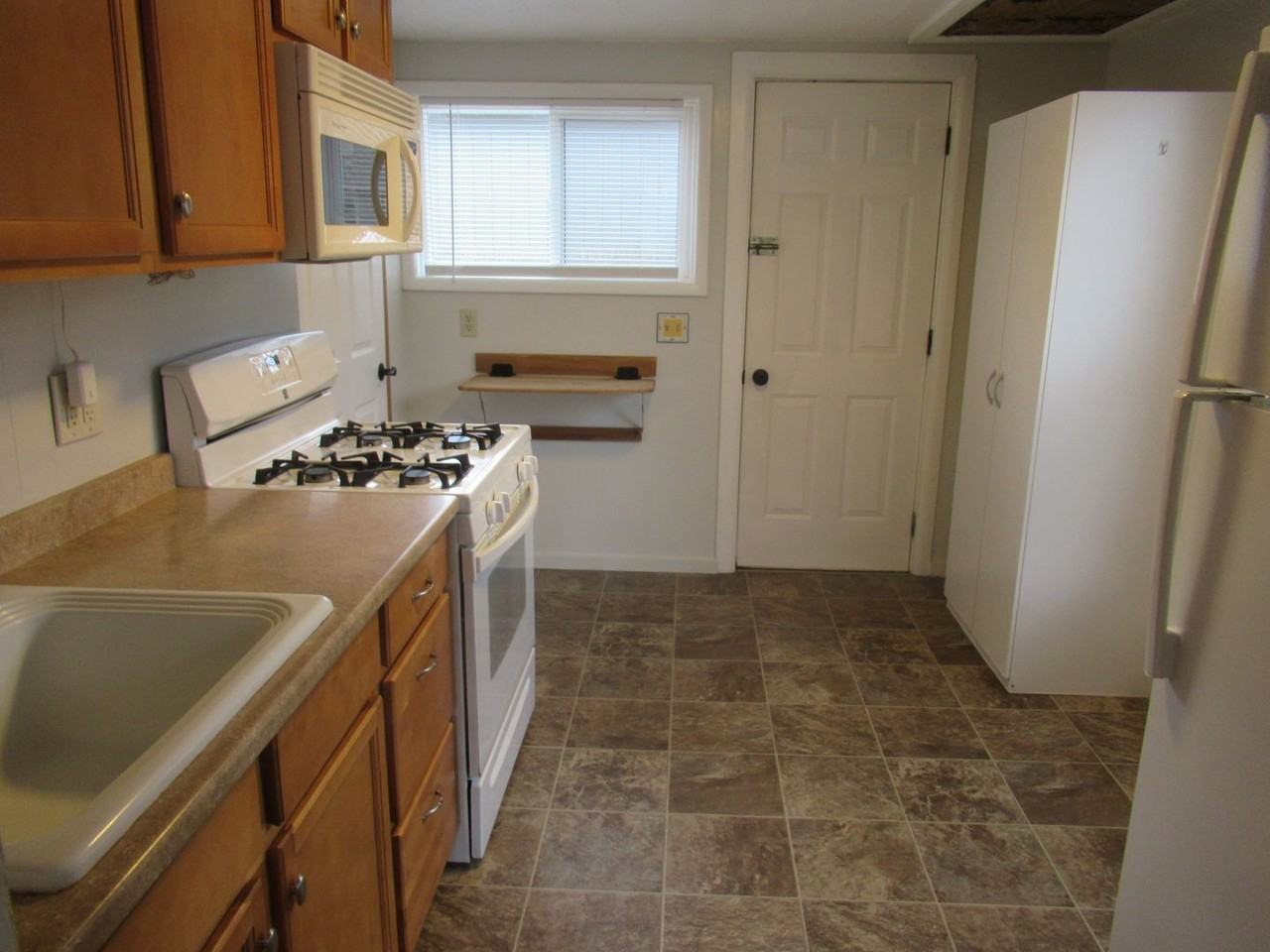 914 Pine St - Photo 5 of 10