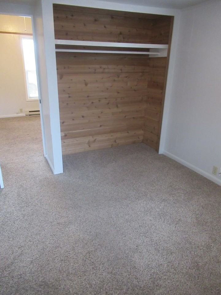914 Pine St - Photo 6 of 10