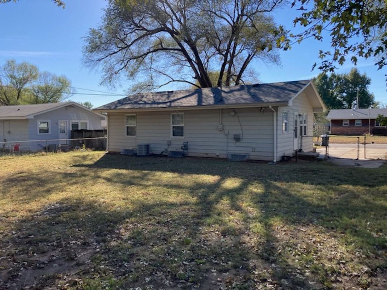 434 W 5th St - Photo 2 of 18