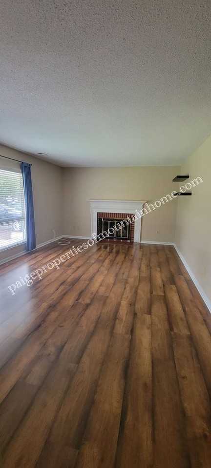 1724 Katherine Dr - Photo 2 of 14