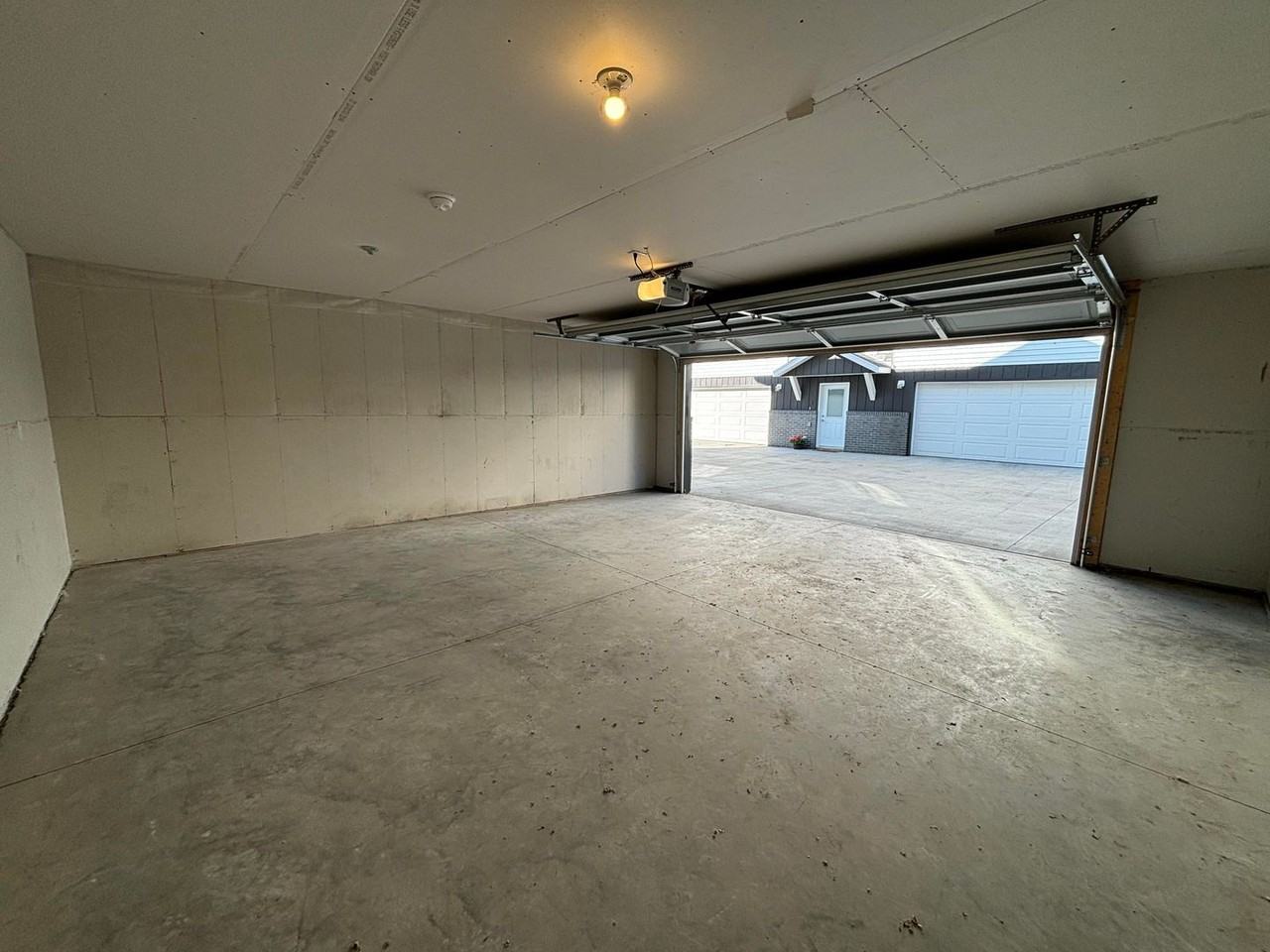 711 10th Ave N #2 - Photo 3 of 18