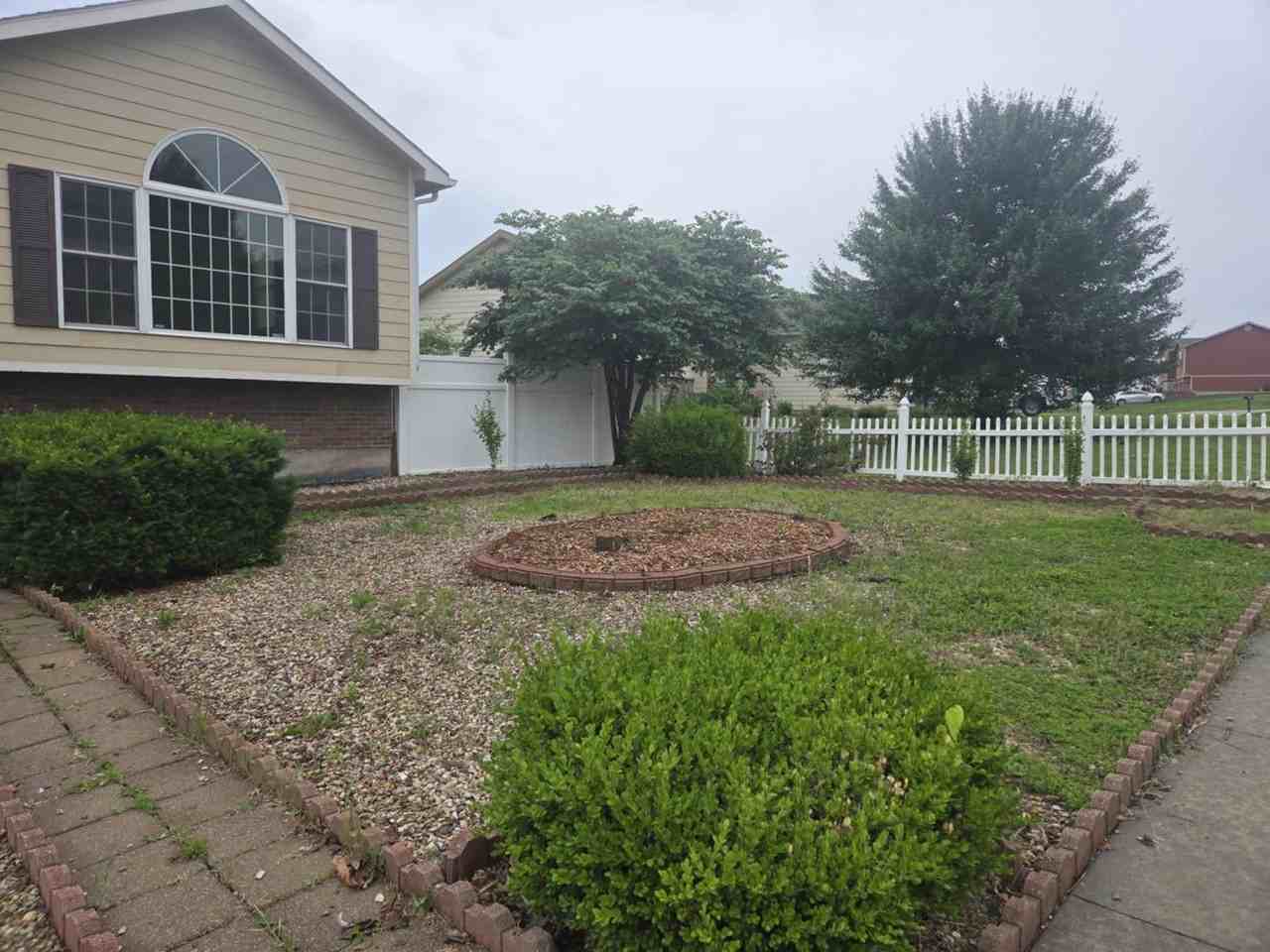601 Tall Grass Dr - Photo 2 of 35