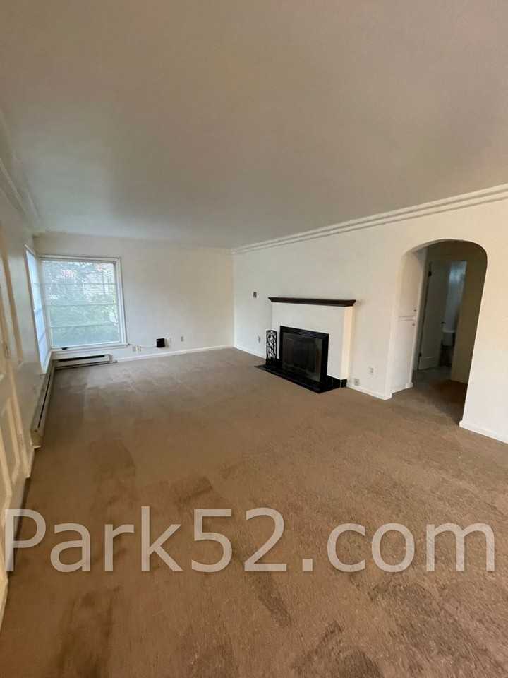 1002 S Oakes St - Photo 2 of 20