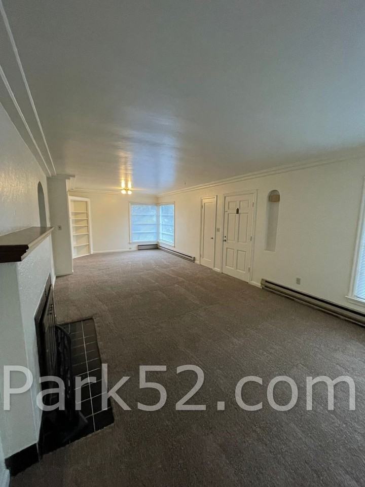 1002 S Oakes St - Photo 5 of 20