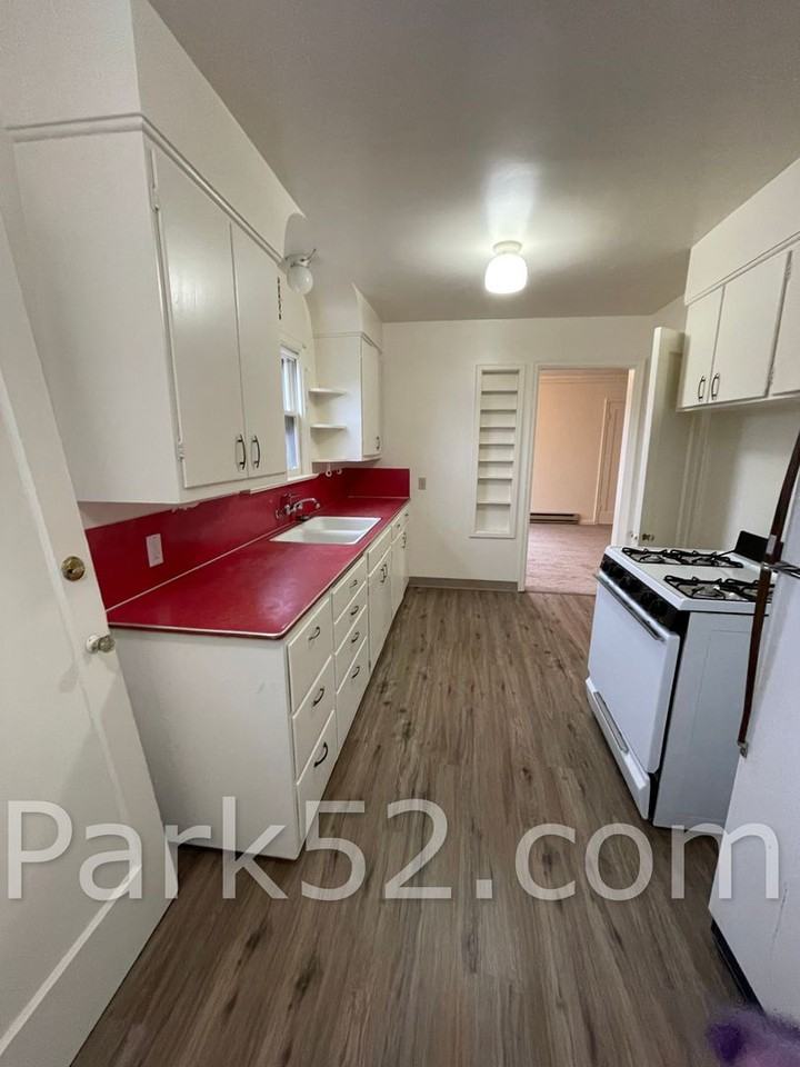 1002 S Oakes St - Photo 6 of 20