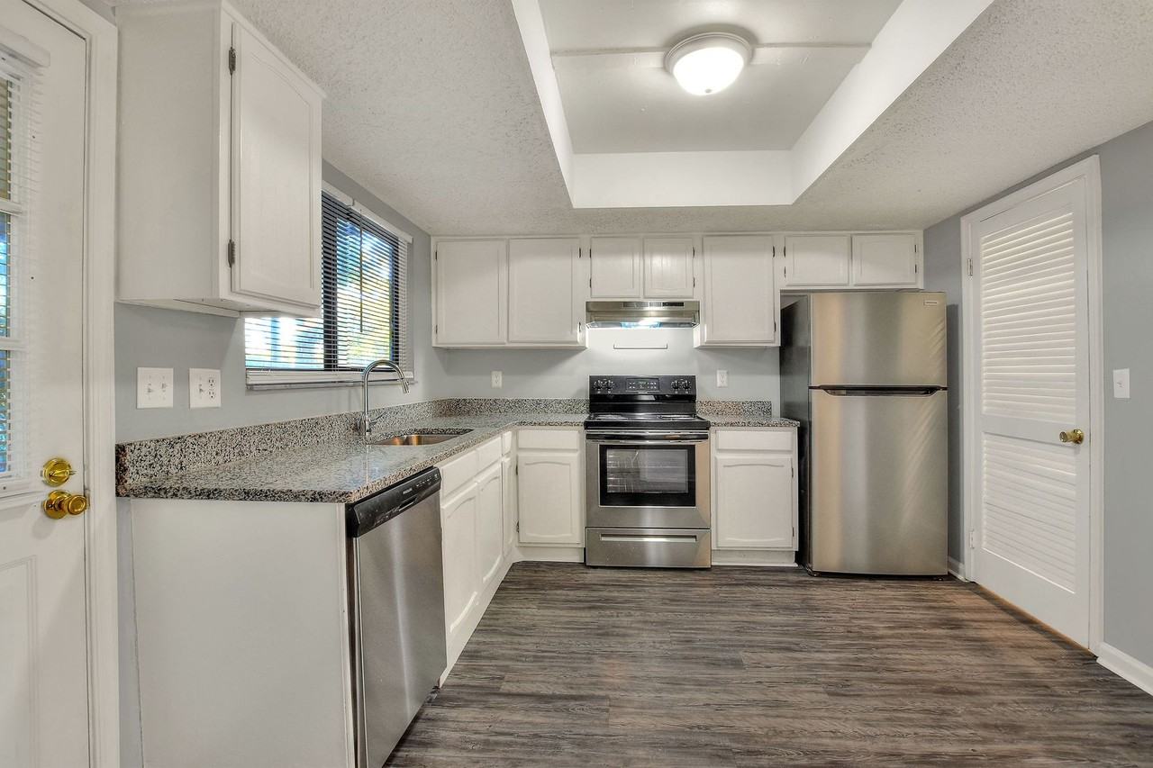 1866 Avenue Q Sw - Photo 3 of 21