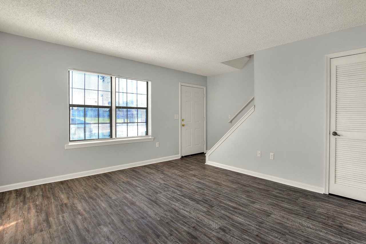 1866 Avenue Q Sw - Photo 4 of 21