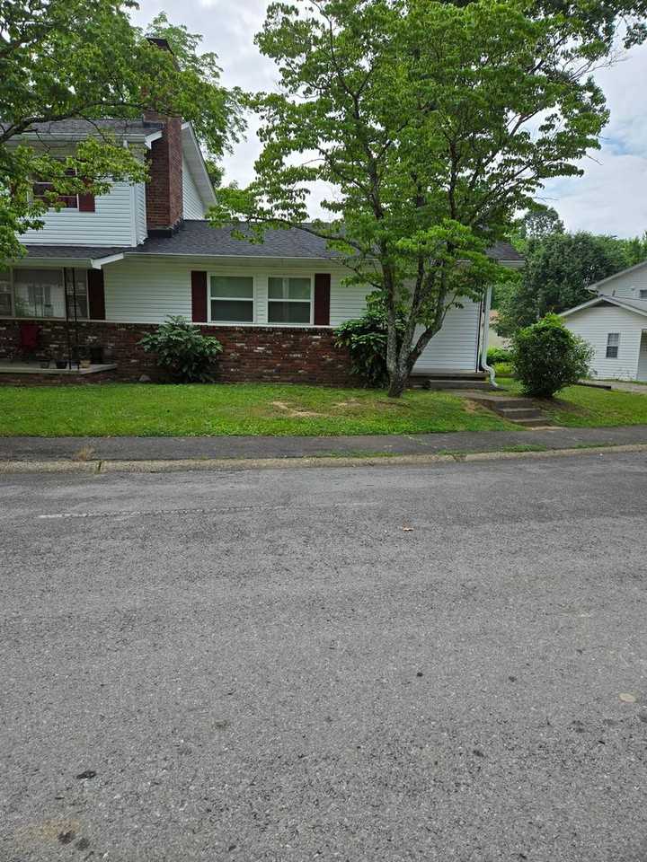 119 W Farragut Rd - Photo 2 of 9