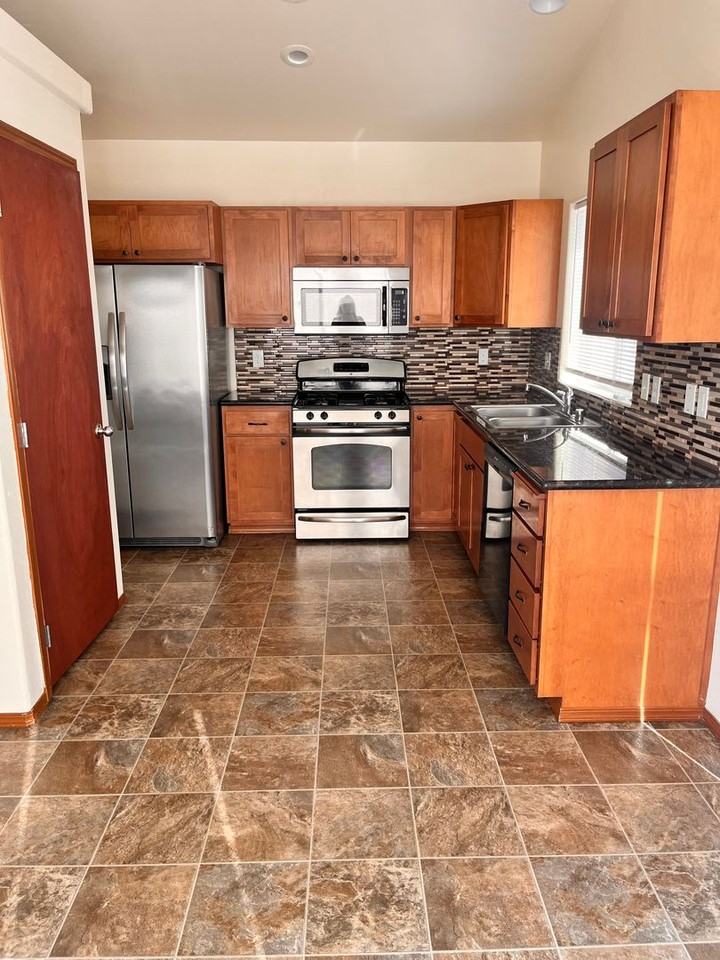 507 S Lawson St - Photo 2 of 16