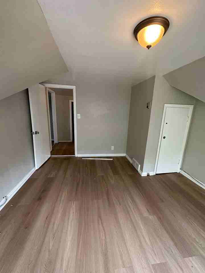 1185 E 123rd St #3 - Photo 7 of 7