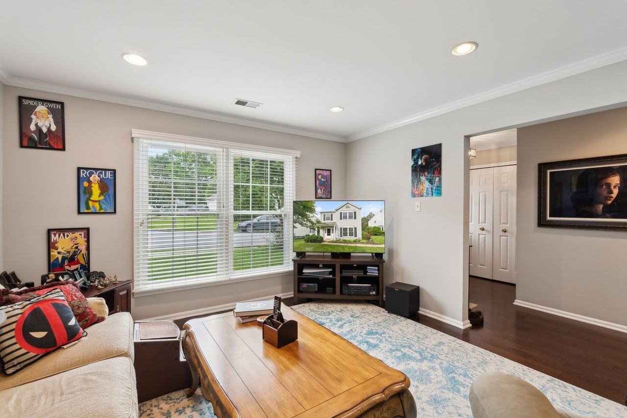 7 Mccarty Ct - Photo 3 of 36