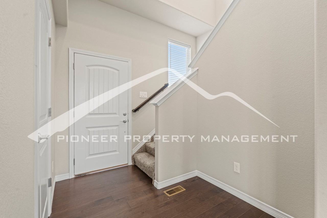 10938 Clarion Dr - Photo 4 of 24