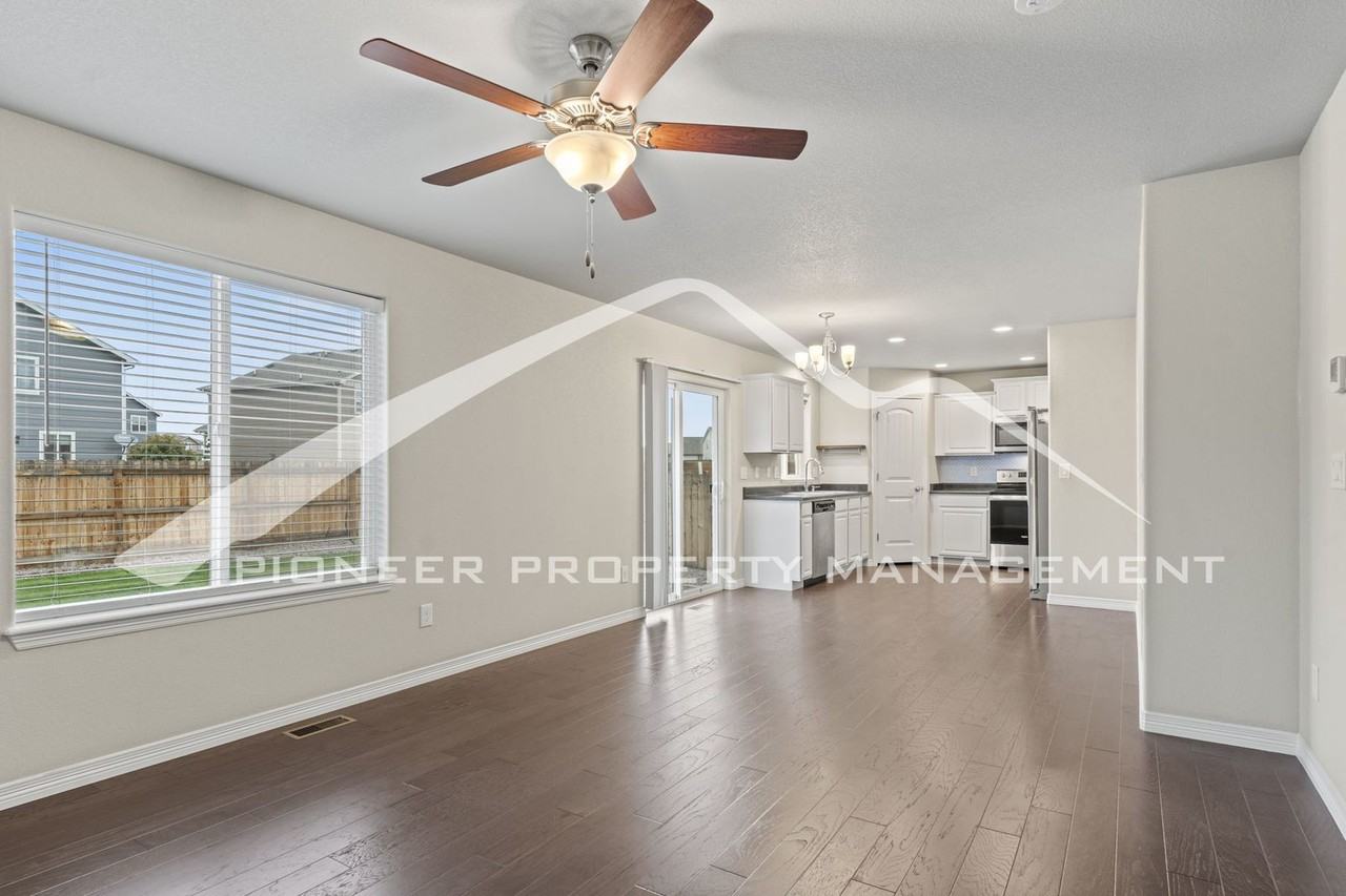 10938 Clarion Dr - Photo 5 of 24