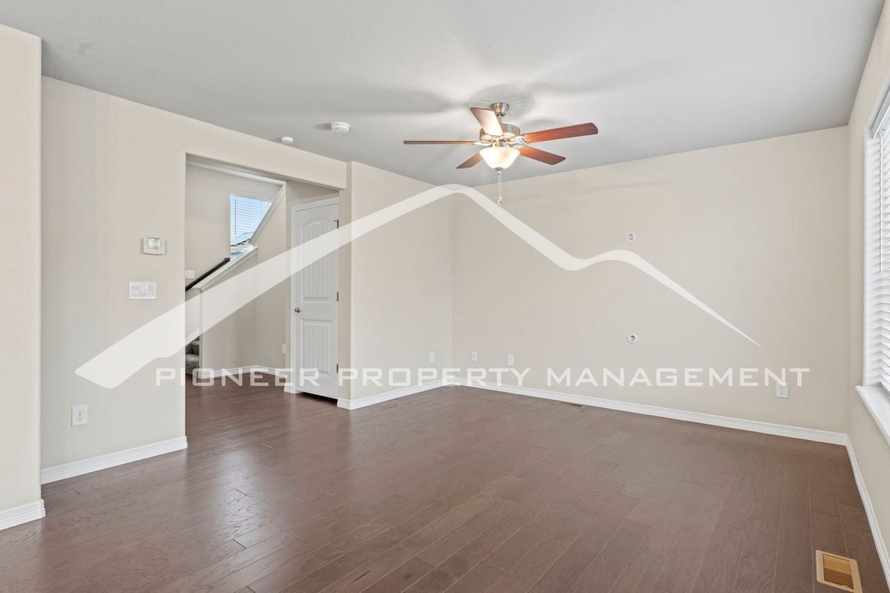10938 Clarion Dr - Photo 6 of 24