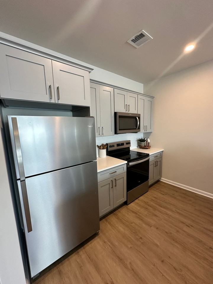 Easton Avenue Apartments - Photo 5 of 15