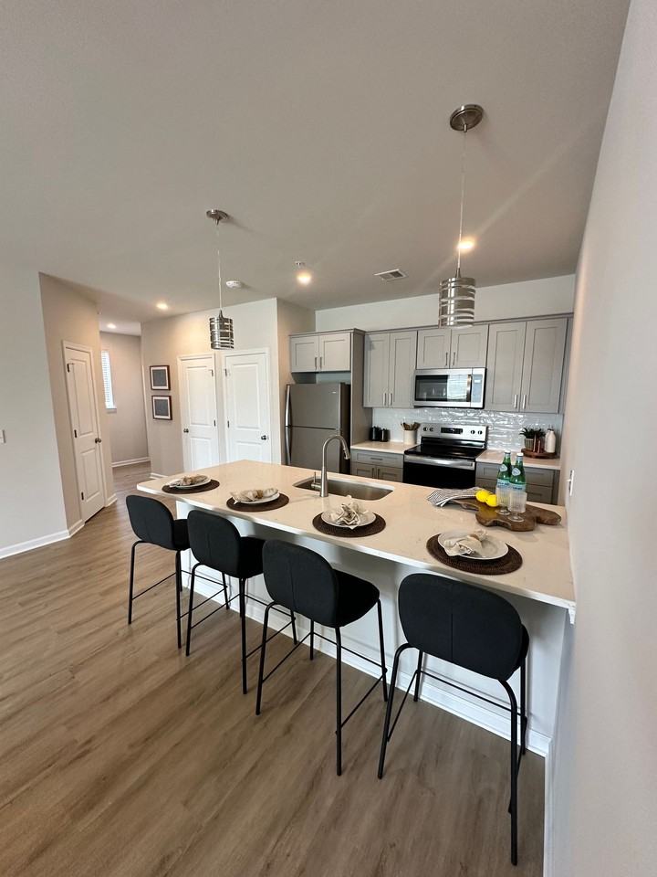 Easton Avenue Apartments - Photo 6 of 15