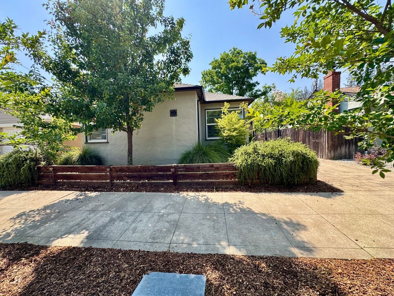 2240 33rd St - Photo 3 of 32