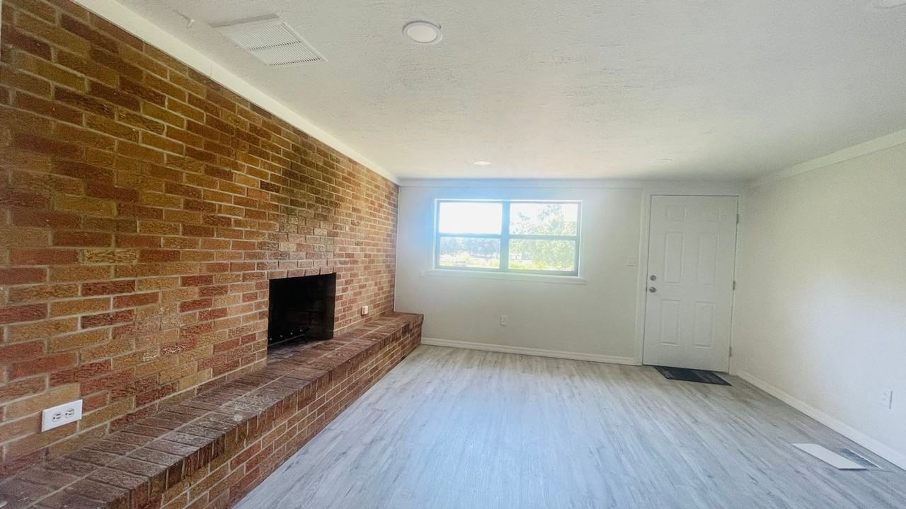 703 Gotts Rd - Photo 3 of 18