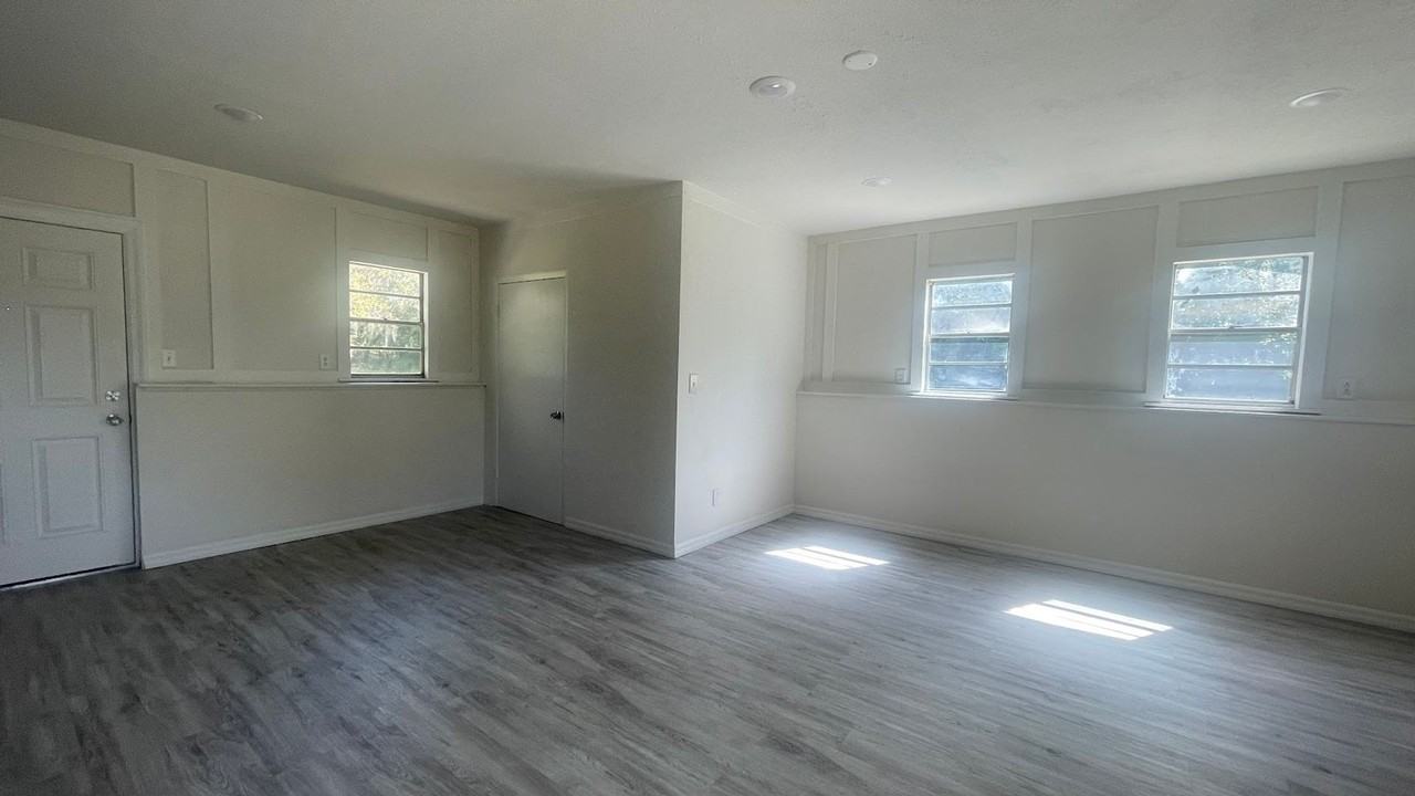 703 Gotts Rd - Photo 4 of 18