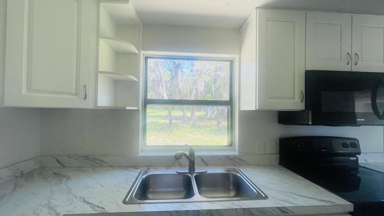 703 Gotts Rd - Photo 6 of 18