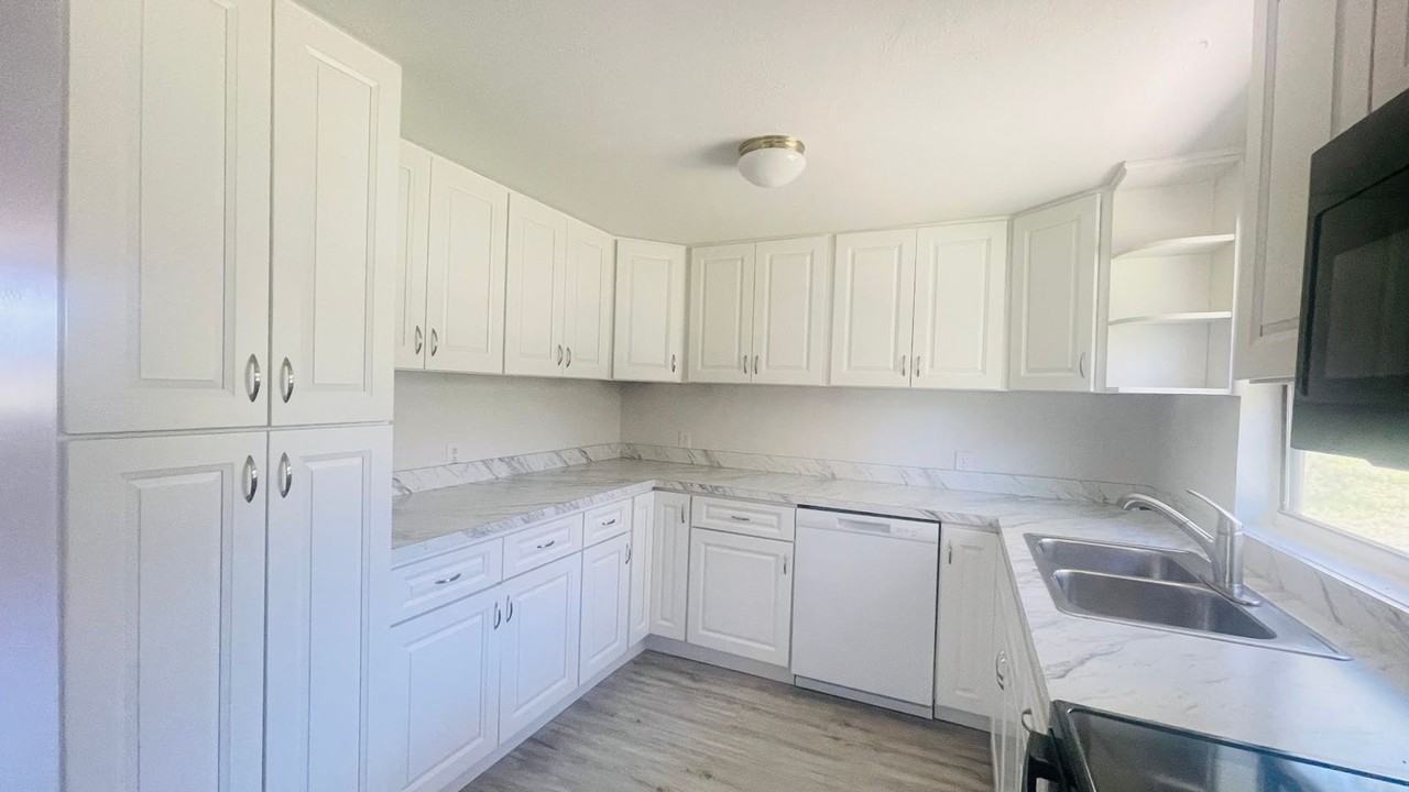 703 Gotts Rd - Photo 7 of 18