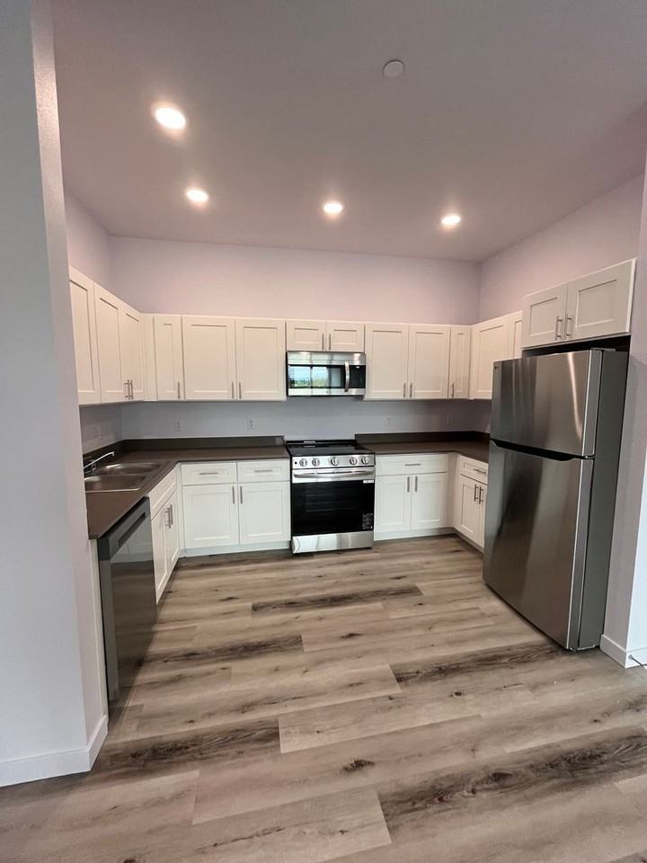 Beautiful 1, 2 and 3 bedroom homes available near Clark College! - Photo 2 of 28