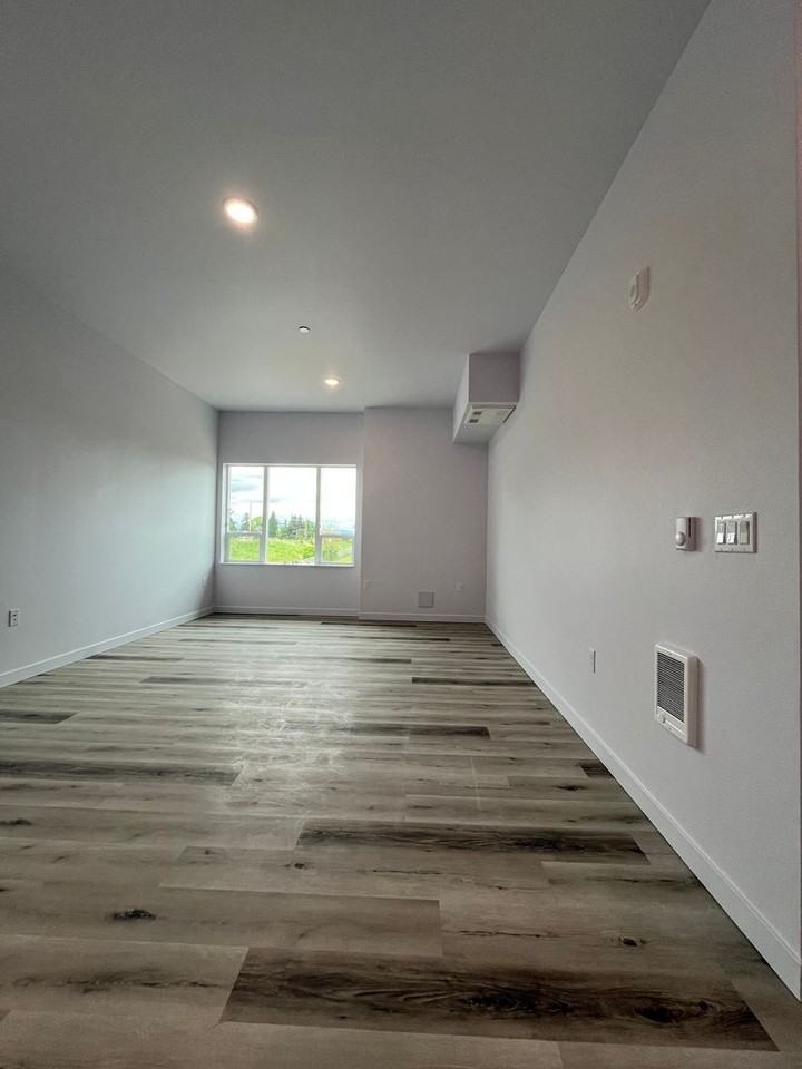 Beautiful 1, 2 and 3 bedroom homes available near Clark College! - Photo 3 of 28