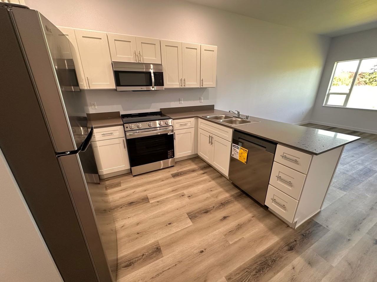 Beautiful 1, 2 and 3 bedroom homes available near Clark College! - Photo 2 of 27